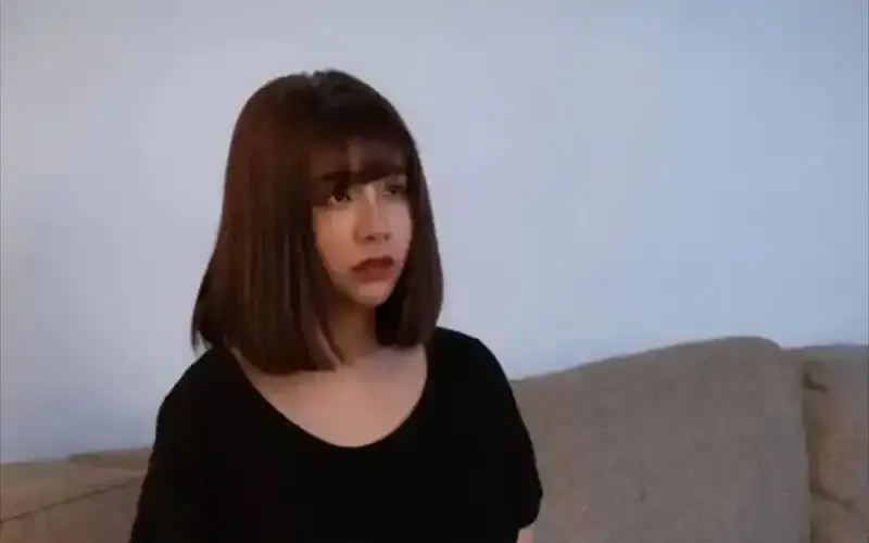 这些内容可能涉及到不适当、违反公序良俗甚至违法的信息，此类标题往往指向一些不良或不正规的视频资源。我们应该遵守法律法规和道德规范，远离此类不良内容。因此，我不建议你关注或传播相关信息。如果你有其他合适的、积极健康的需求，请随时告诉我。