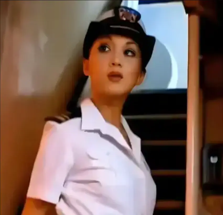 啄木鸟系列电影《军舰上的女兵》完整版_军舰女兵720P高清在线观看_啄木鸟女兵题材免费播放_军舰上的女兵HD资源下载