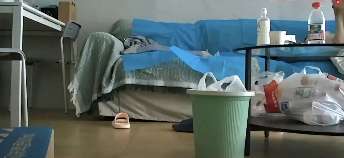 眼科曾医生17分钟原视频完整版_沙发蓝垫子藏着多少健康坑_超清画质观看曾医生专业解析_17分钟教你识别家中沙发潜在危险