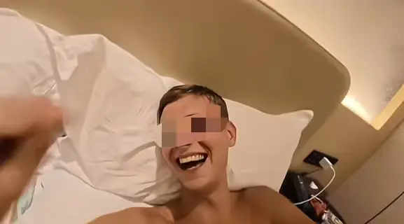 在线观看！《英国博主西安麻辣烫女孩》完整资源一键存，《英国博主西安麻辣烫女孩》无卡顿畅看，外国视角下的中国浪漫